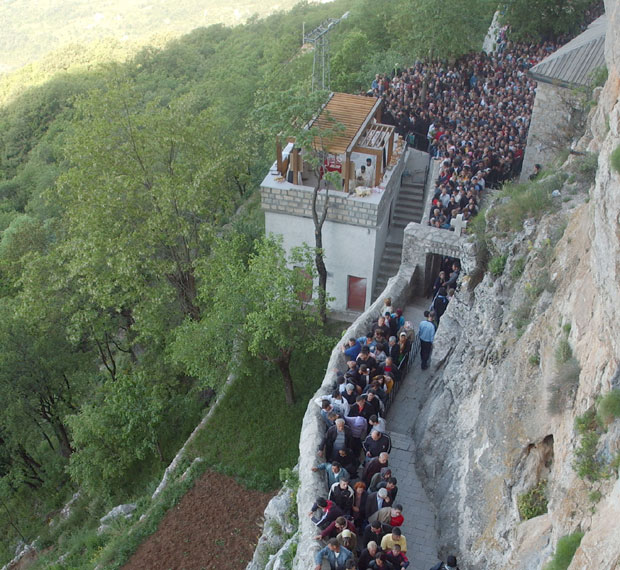 УЗУРПАЦИЈА ИМОВИНЕ СПЦ У ЦРНОЈ ГОРИ: После Острога, на мети и Дечани